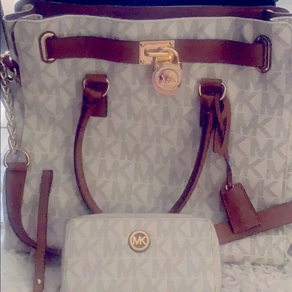 Michael Kors Handbags - Authentic Michael Kors handbag and wristlet